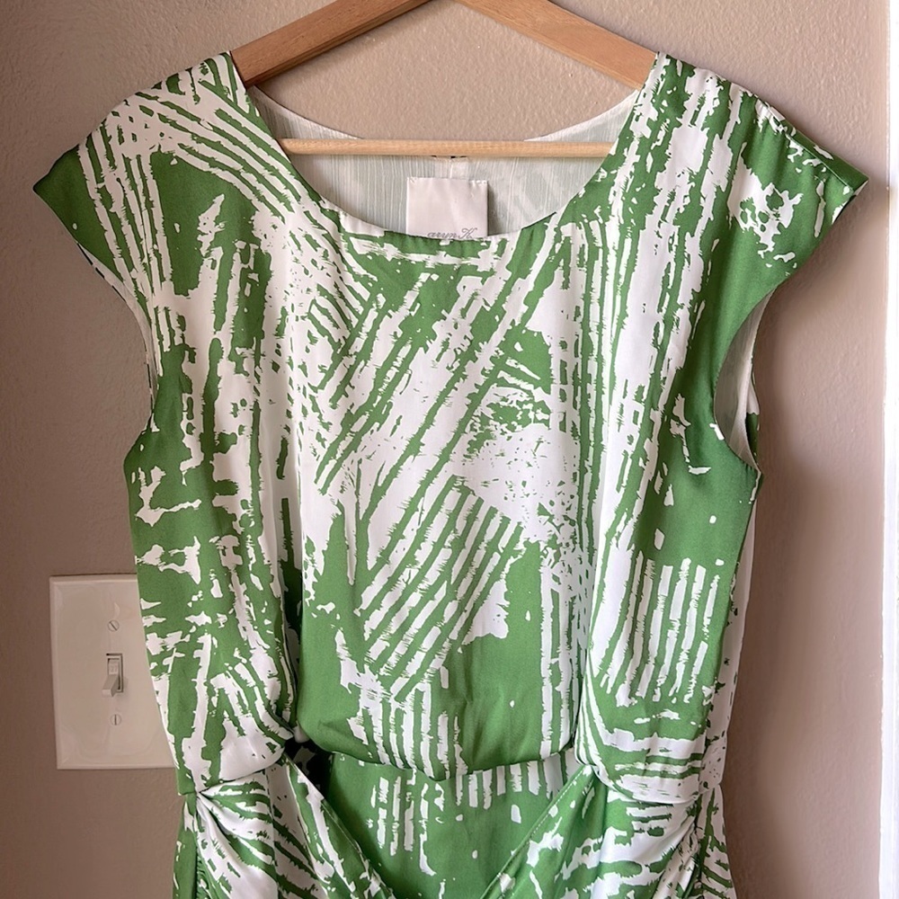 ARYN K. Green Cap Sleeve Printed Mini Dress